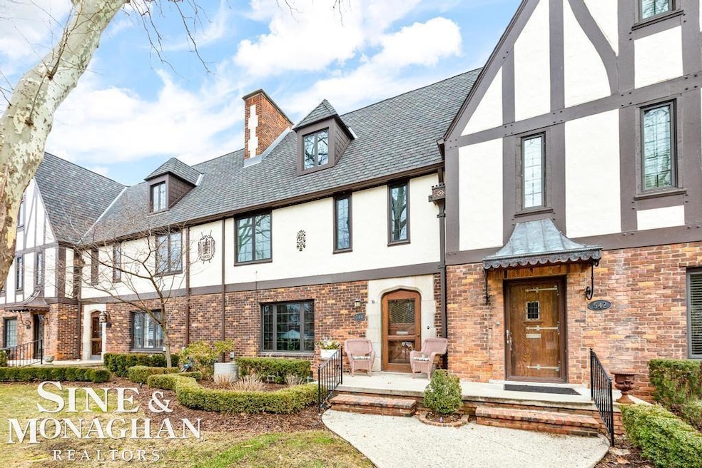 544 Cadieux Rd, Grosse Pointe, MI 48230 - photo 1