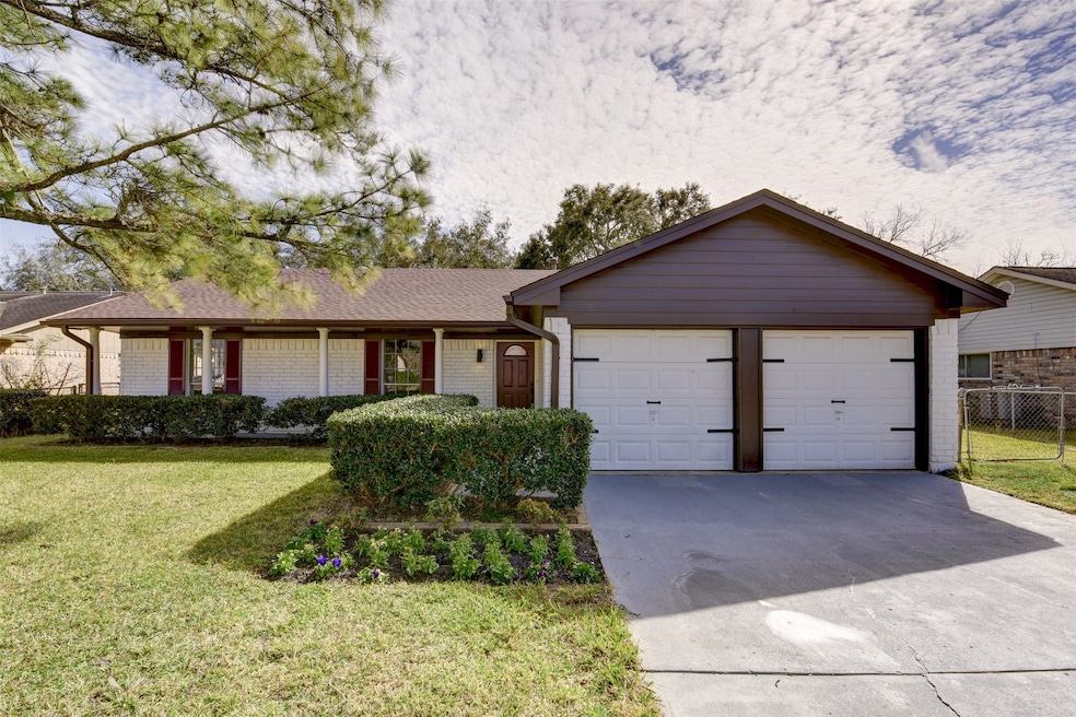 2607 Westfield St, Alvin, TX 77511 - photo 1