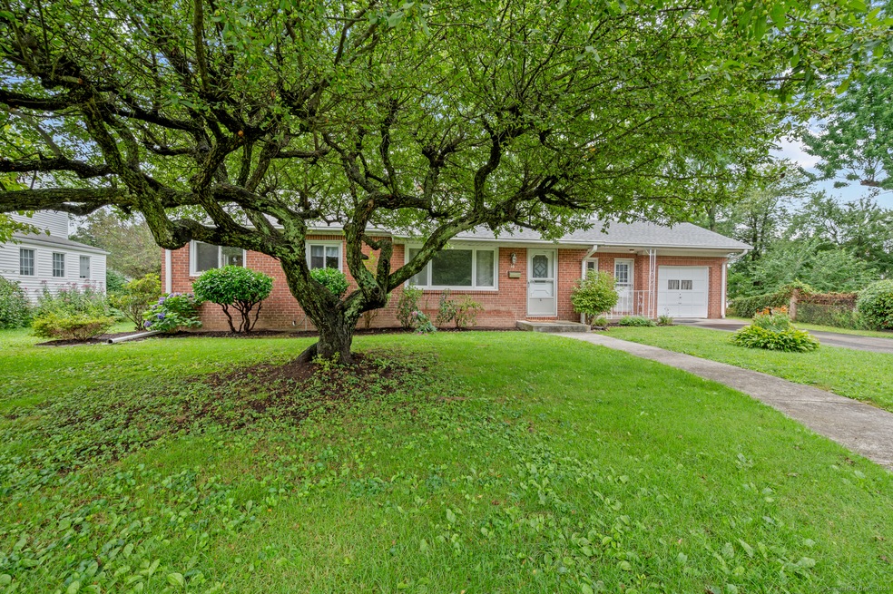 16 Beverly Rd, Wethersfield, CT 06109 - photo 1