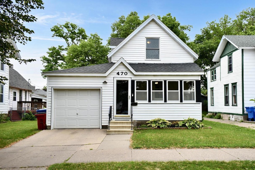 1 Front View & Garage