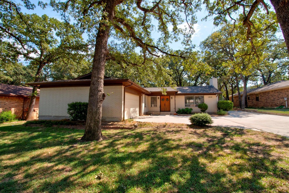 1018 Kiowa Dr W, Gainesville, TX 76240 - photo 1