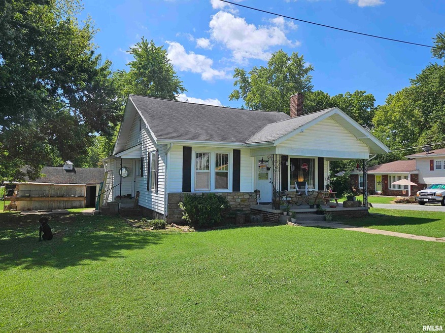 925 Cedar St, Harrisburg, IL 62946 - photo 1