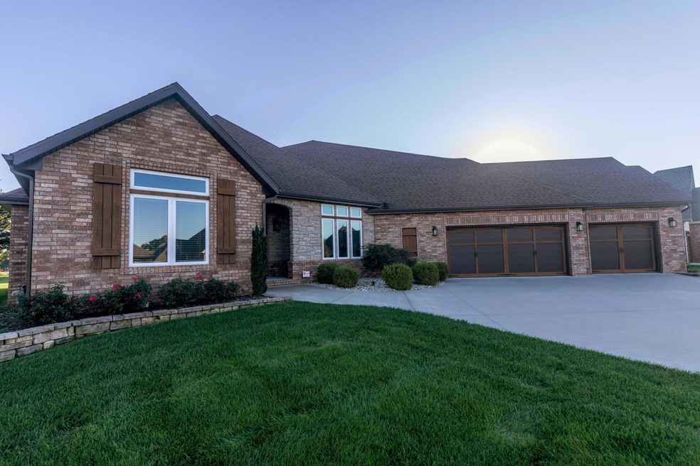 House Nixa005