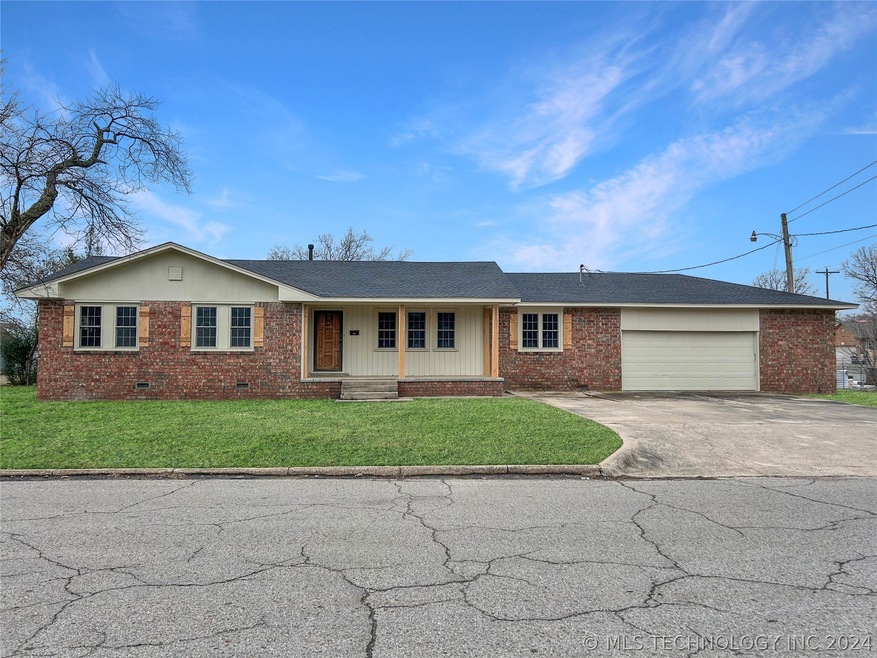 611 W Delaware St, Tahlequah, OK 74464 - photo 1