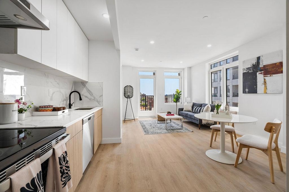 The Openaire - The OpenAire unit 4J, Queens, NY 11102 - photo 1