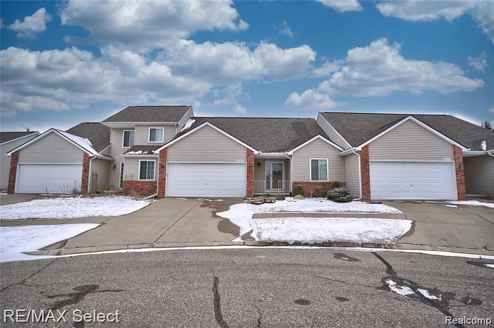 2089 W Ridge Drive 02.jpg
