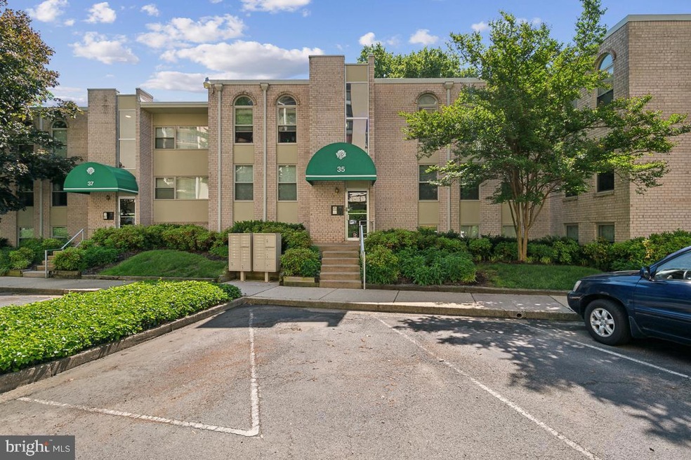 35 Canterbury Square unit 202, Alexandria, VA 22304 - photo 1