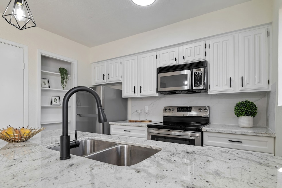 2120 Wilcrest Dr unit 116, Houston, TX 77042 - photo 1