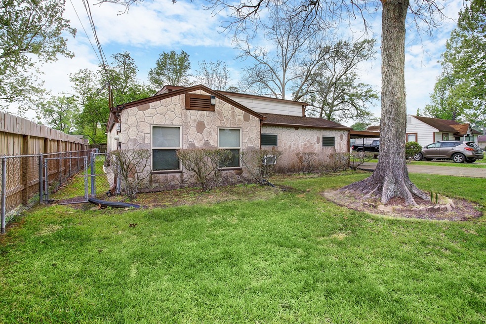 6010 Cruse Rd, Houston, TX 77016 - photo 1