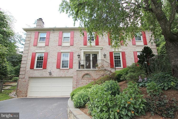 9208 Sprinklewood Ln, Potomac, MD 20854 - photo 1