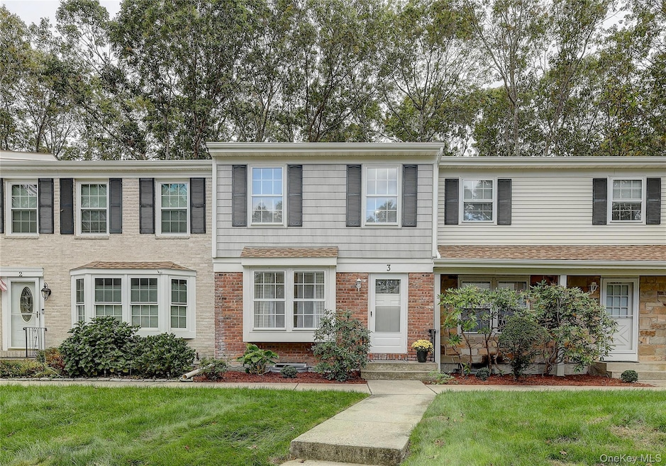 3 Wilson Commons, Yaphank, NY 11980 - photo 1