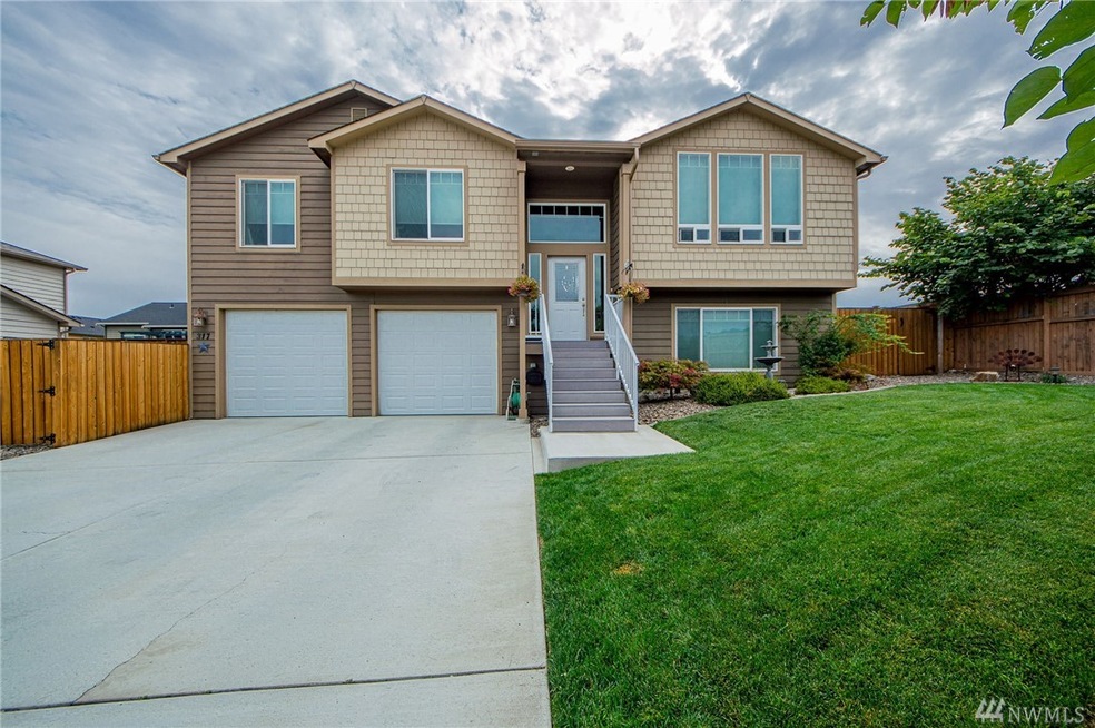 317 S Jarvis Ave, East Wenatchee, WA 98802 - photo 1