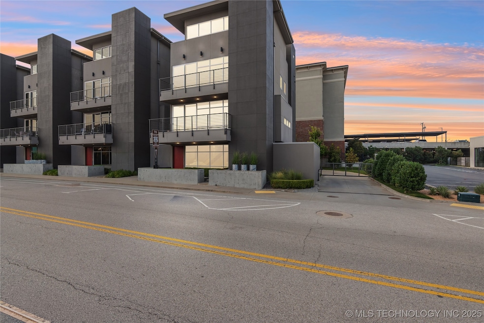 629 E 3rd St, Tulsa, OK 74120 - photo 1