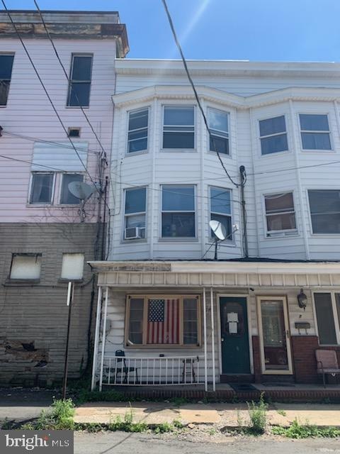 5 S Jardin St unit 4, Shenandoah, PA 17976 - photo 1