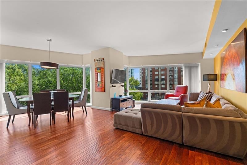 Welcome to unit 470 at The Oaks of Buckhead!