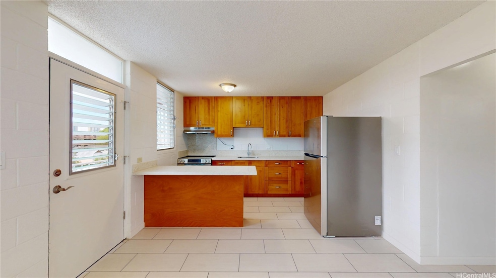 39 Hialoa St unit 302, Honolulu, HI 96817 - photo 1