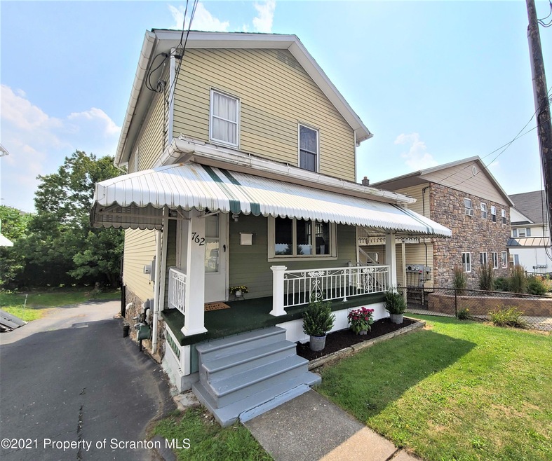 762 E Drinker St, Dunmore, PA 18512 - photo 1