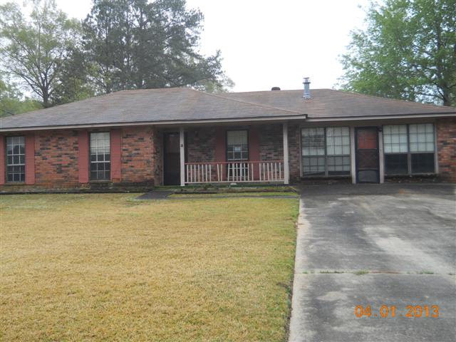 1625 Park Dr, McComb, MS 39648 - photo 1