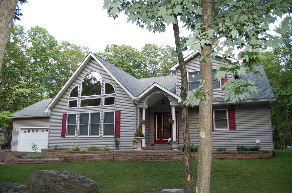 806 Overlook Ct, Hawley, PA 18428 - photo 1