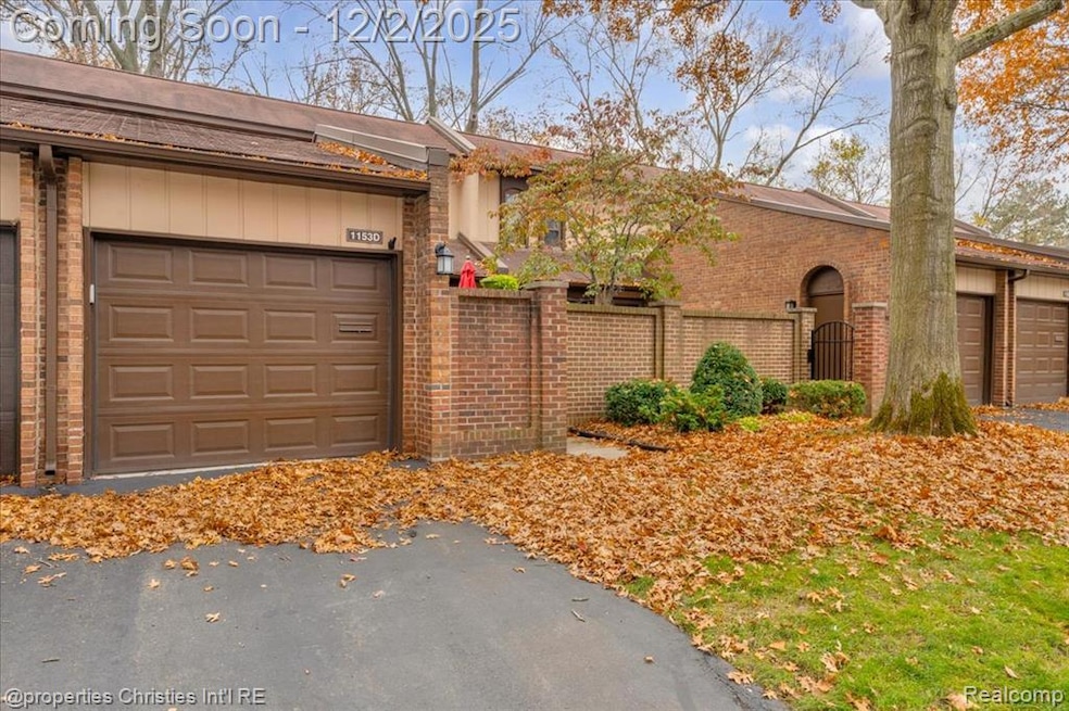 1153 Kirts Blvd, Troy, MI 48084 - photo 1