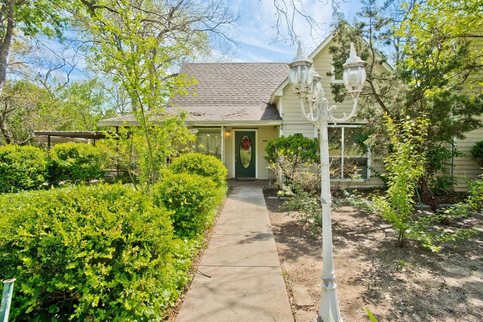 304 Soward Ave, Weatherford, TX 76086 - photo 1