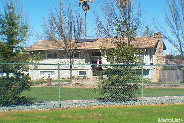 Beautiful country home on well-manicured 2.87 acre