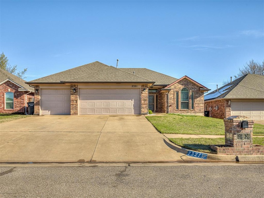 2321 NE 7th St, Moore, OK 73160 - photo 1