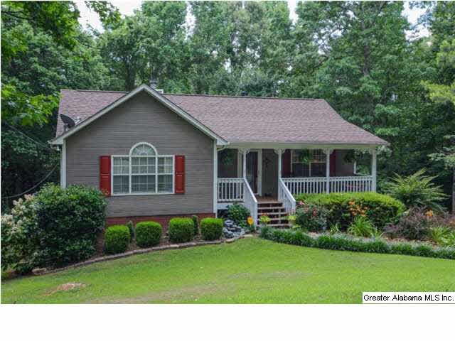 Welcome to 5900 Air Park Circle in Pinson! Manicur