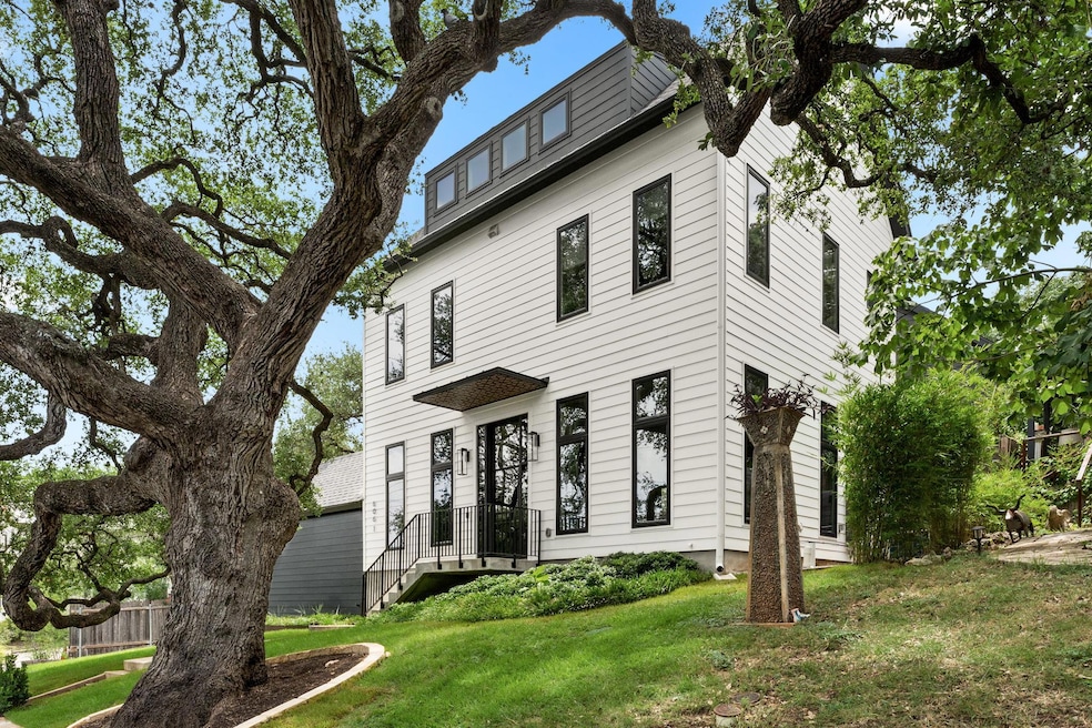View of front of property featuring a front lawn
