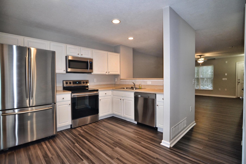 6545 Nottinghill Trail Dr unit 15654, Canal Winchester, OH 43110 - photo 1