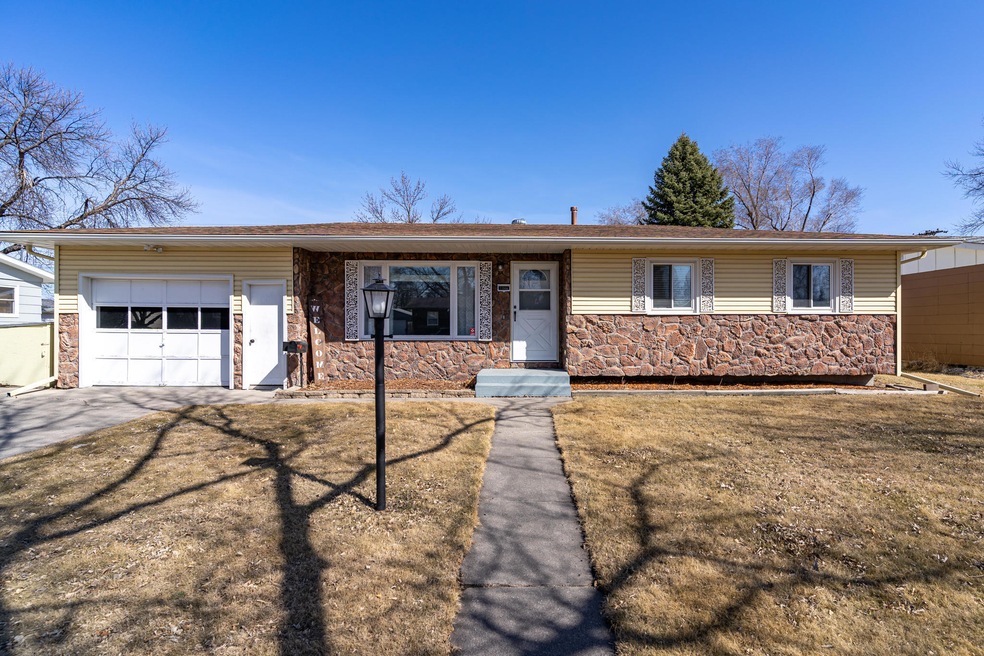 1803 S 17th St, Grand Forks, ND 58201 - photo 1