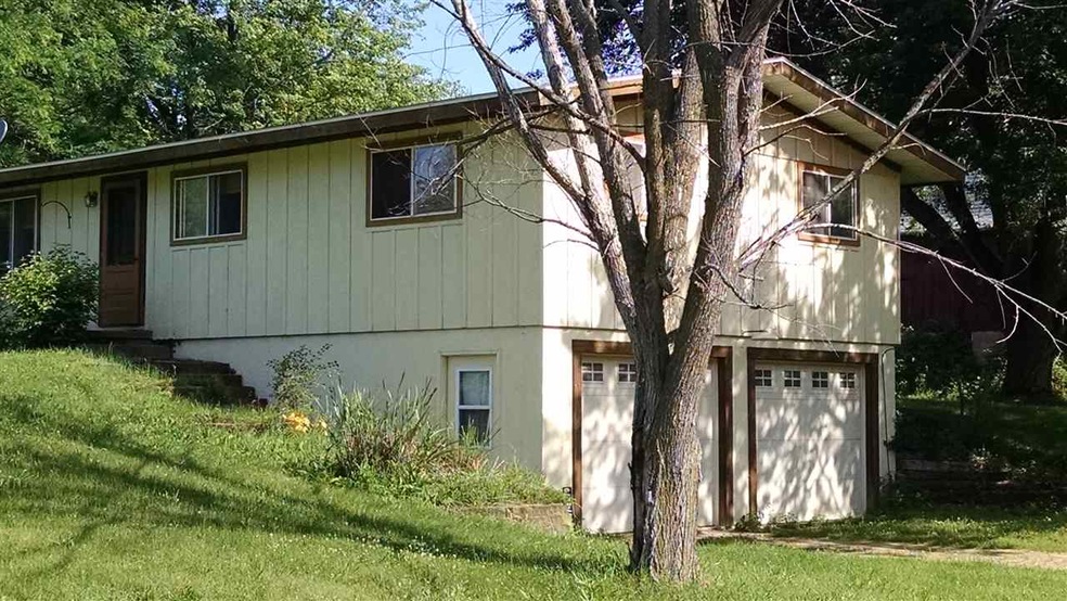 494 Sugar Hill Rd, Brooklyn, WI 53521 - photo 1