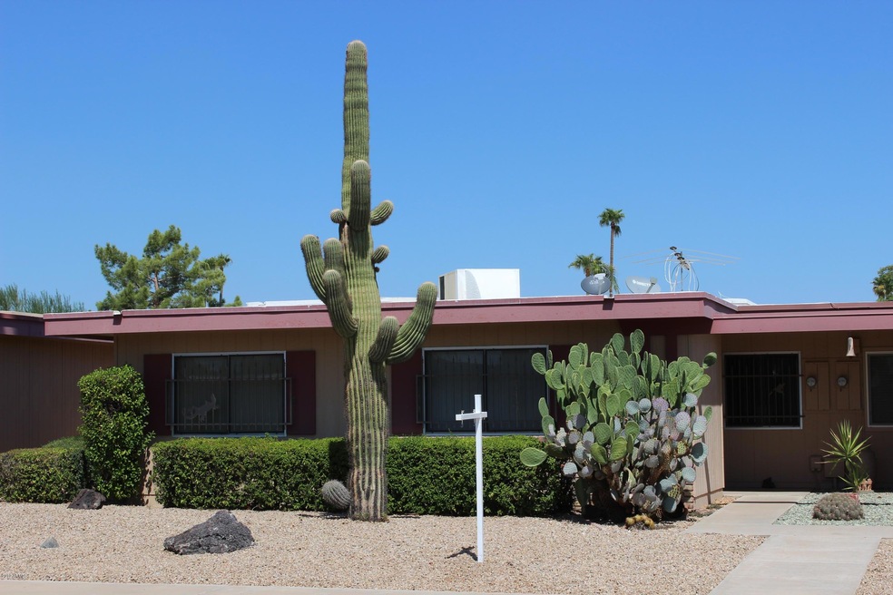 11014 W Topaz Dr, Sun City, AZ 85351 - photo 1