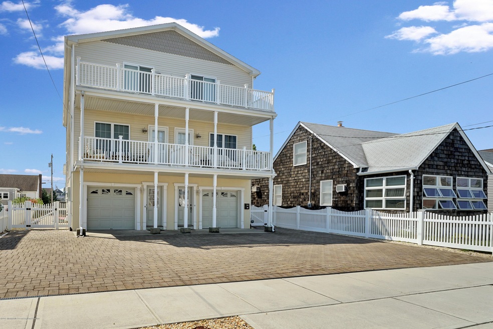 119 8th Ave