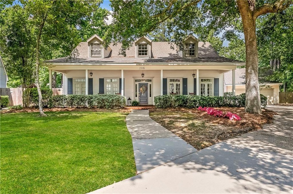 ACADIAN STYLE HOME ON CUL-DE-SAC