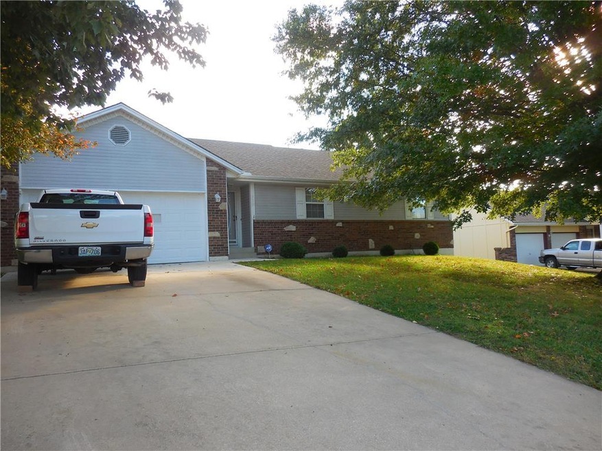 715 Raven, Raymore, MO 64083 - photo 1