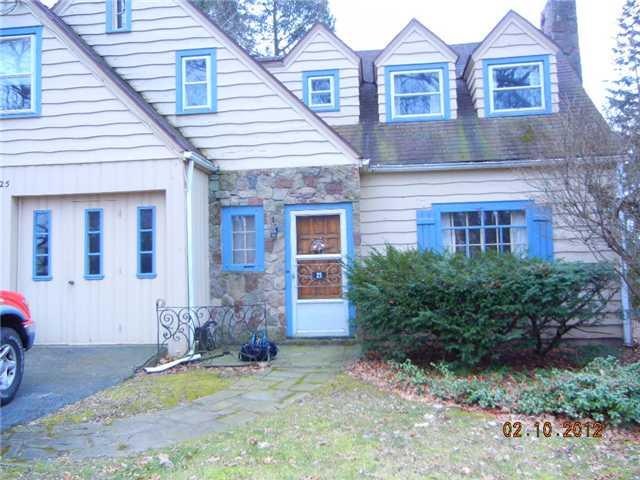 Exterior Front 25 Ridgeview