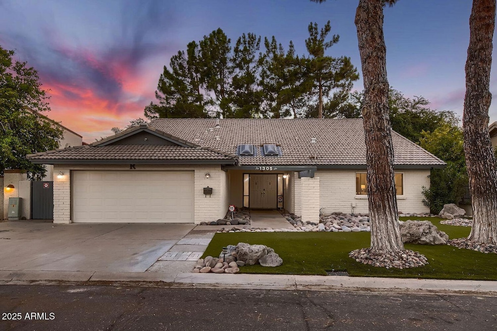 1305 E Steamboat Bend Dr, Tempe, AZ 85283 - photo 1