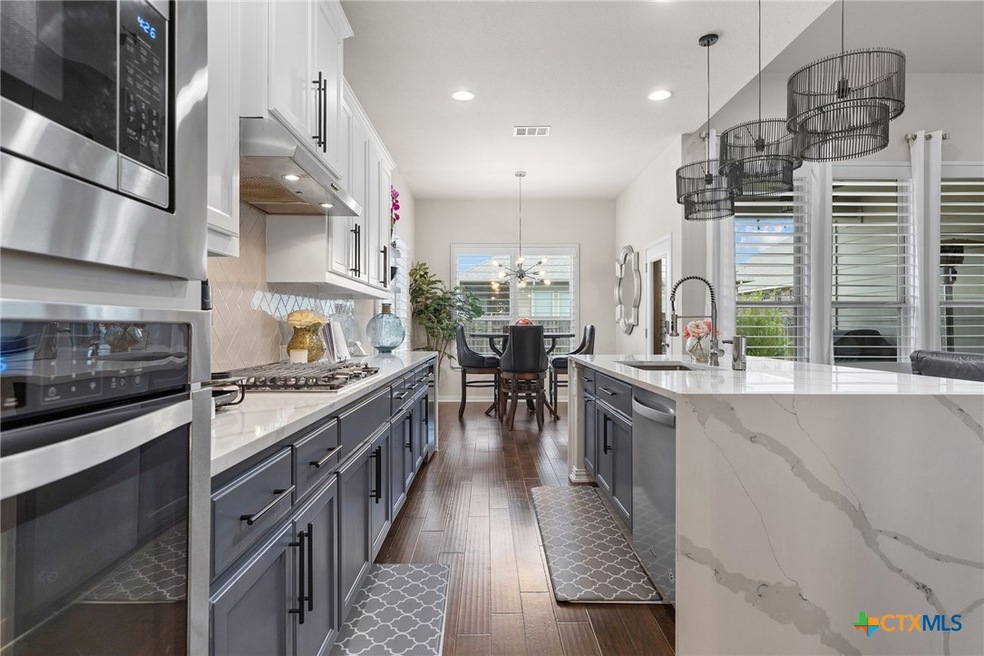 Kitchen and breakfast area