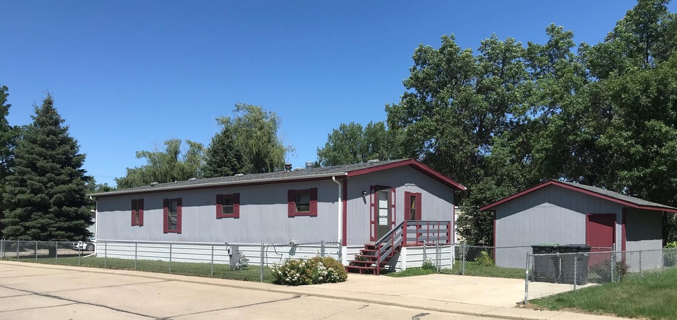 101 W Antelope St, Mandan, ND 58554 - photo 1