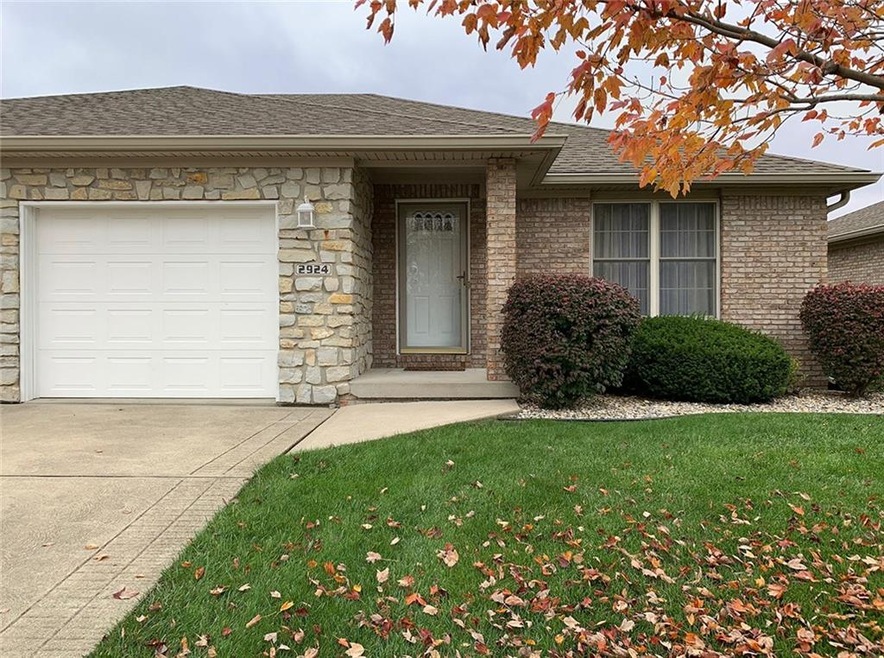 2924 Victory Dr unit 3, Columbus, IN 47203 - photo 1