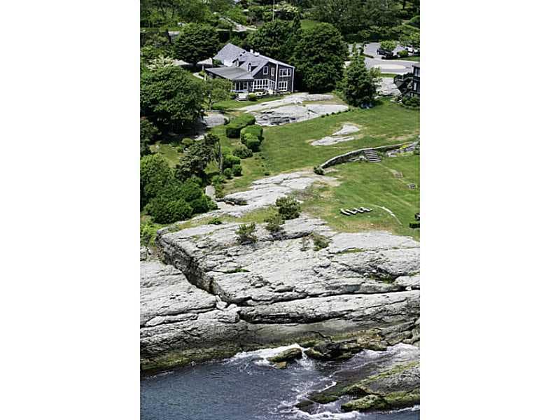 565 Tuckerman Ave, Middletown, RI 02842 - photo 1