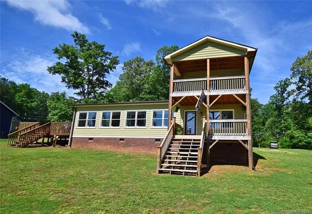 Front of house that faces the lake! Notice the 3 d