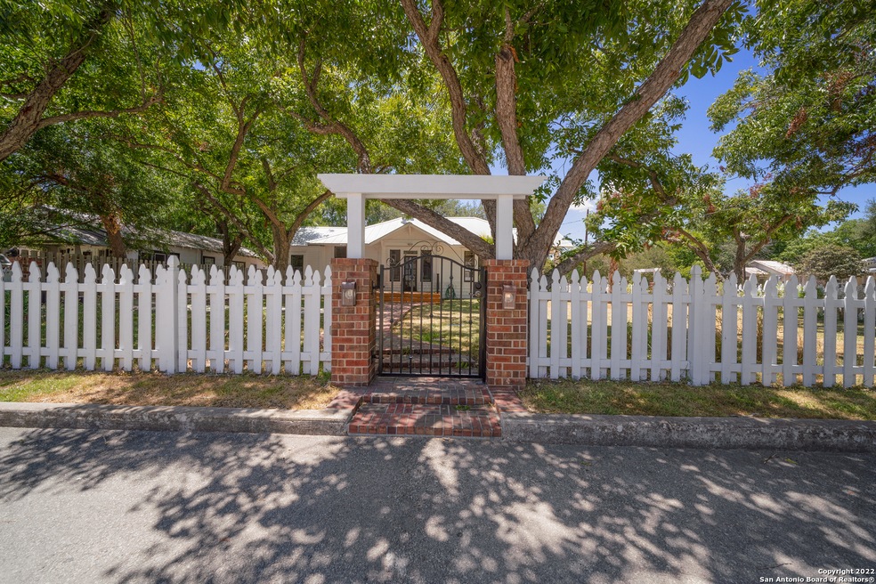 384 E Camp St, New Braunfels, TX 78130 - photo 1