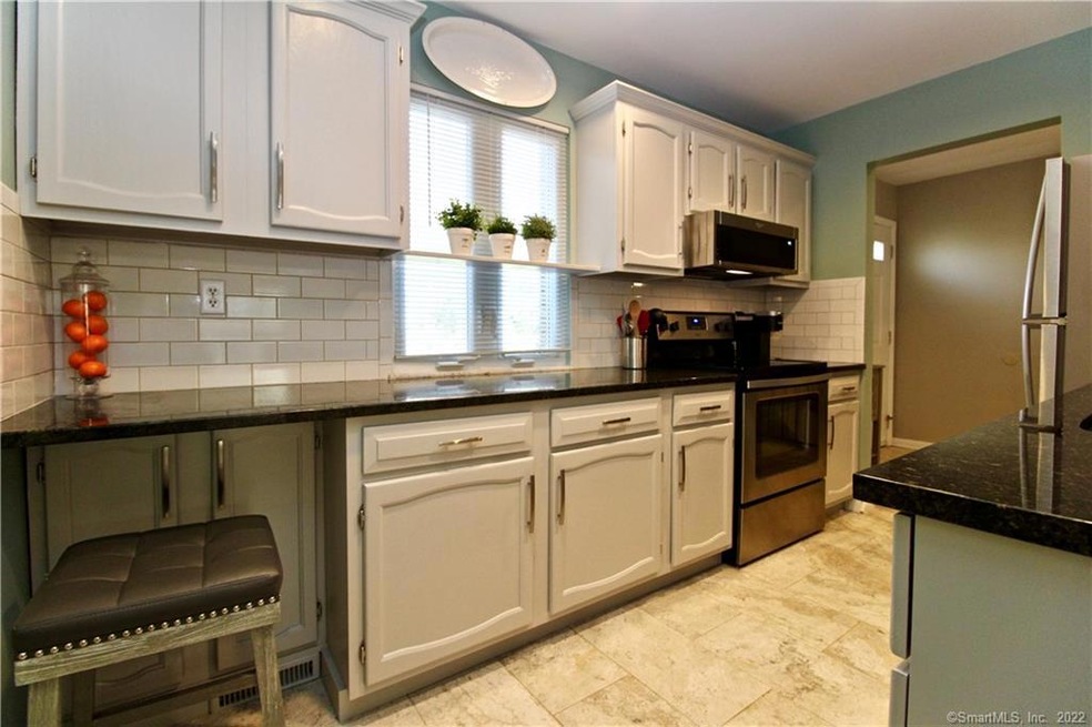 45 Dora St unit B, Stamford, CT 06902 - photo 1