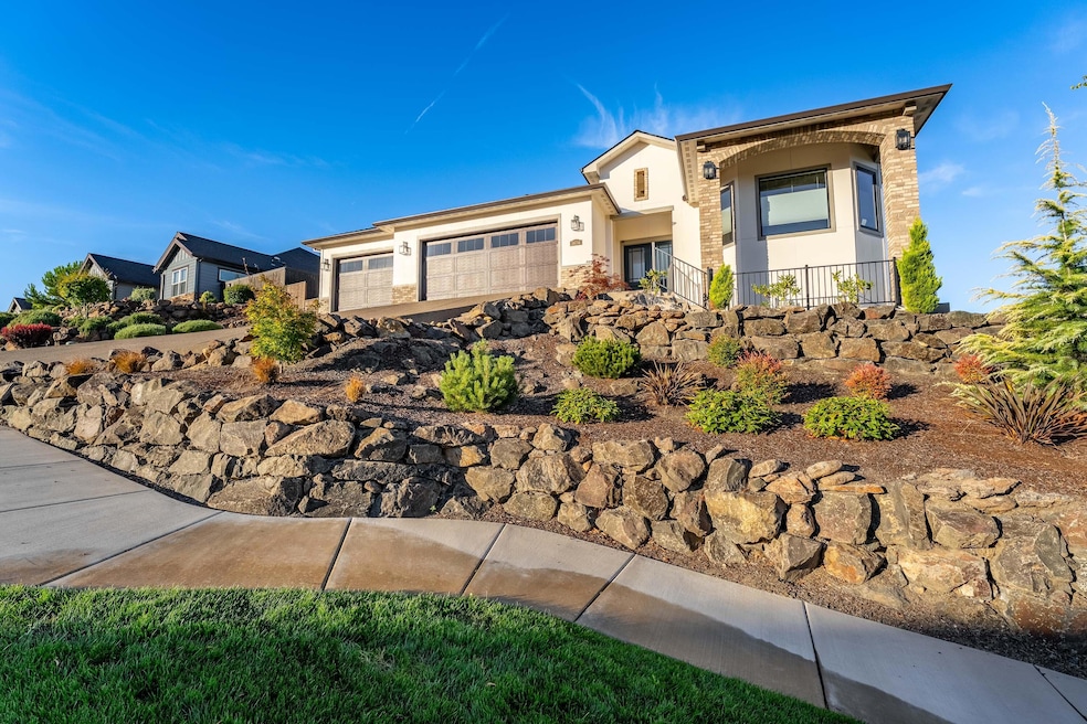 3656 Camina Dr, Medford, OR 97504 - photo 1