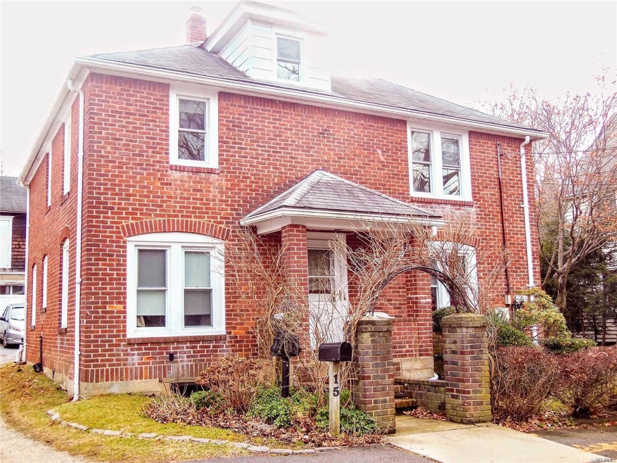 15 Charles St unit 2, Port Washington, NY 11050 - photo 1