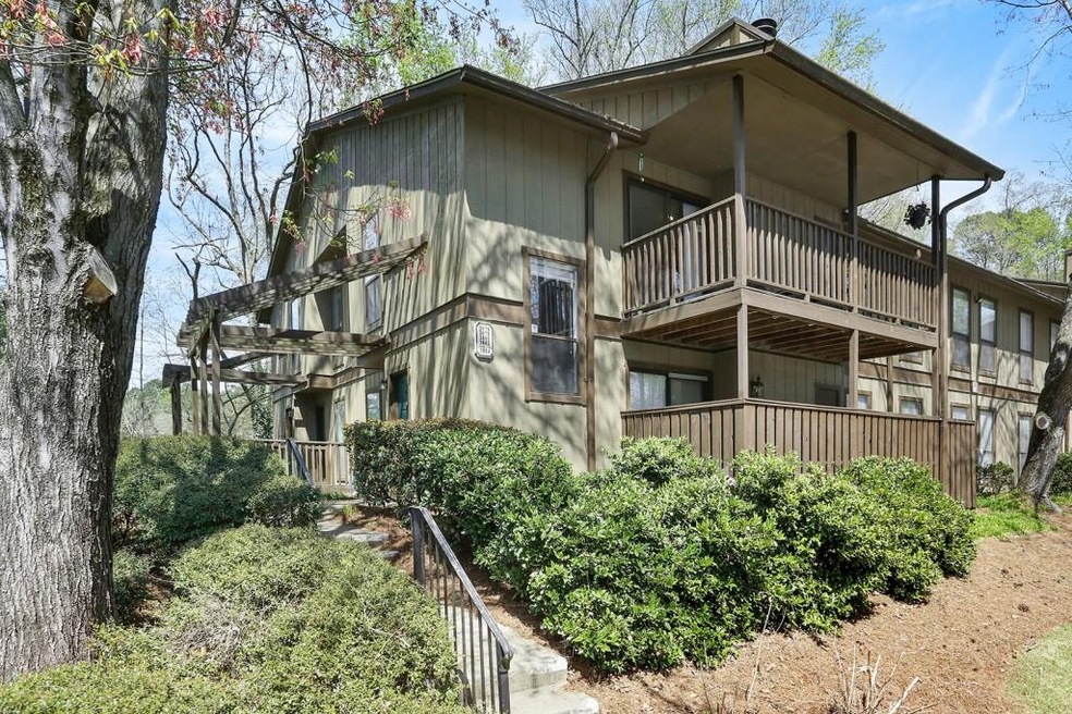 Fantastic 2nd floor corner unit with ~1,052 sq ft 