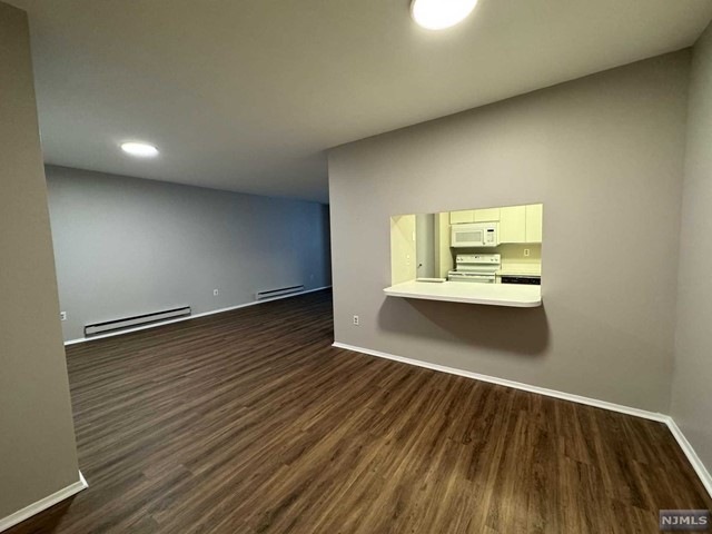 111 Mulberry St unit 2R, Newark, NJ 07102 - photo 1