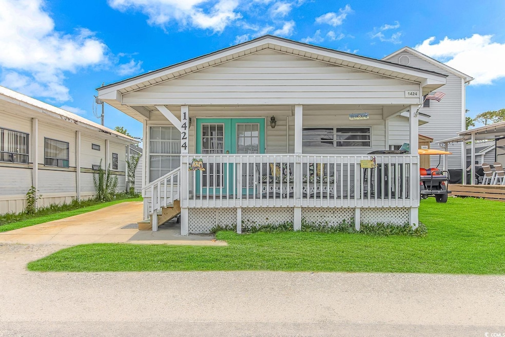 View of front facade with a front lawn and a porch